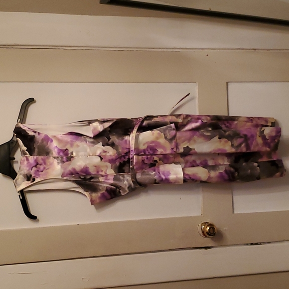 3/$30 London Times Satiny Dress with Belt and Peplum - Picture 5 of 7